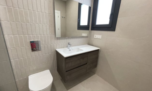 Obra nueva - Independiente / Villa -
Heredades