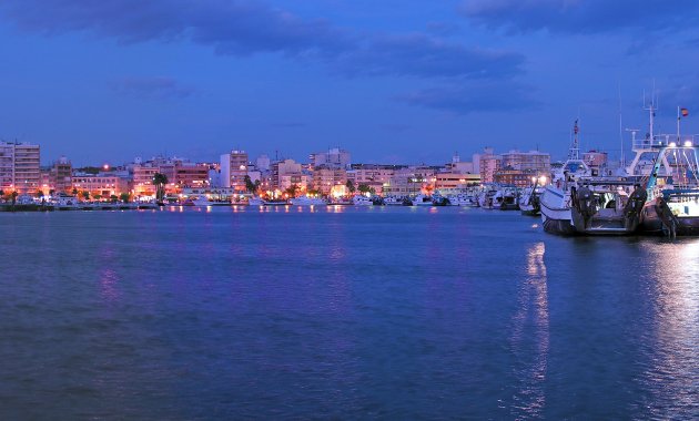 Neue Gebäude - Apartment -
Alicante (Alacant)