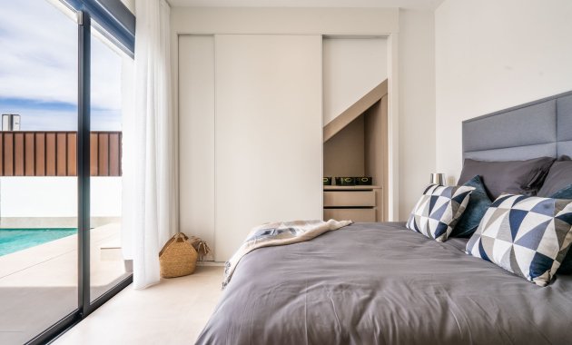 Obra nueva - Independiente / Villa -
Roldán