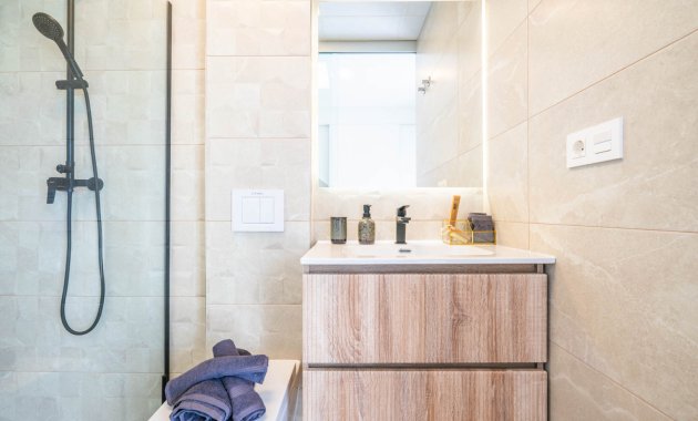 Obra nueva - Independiente / Villa -
Roldán