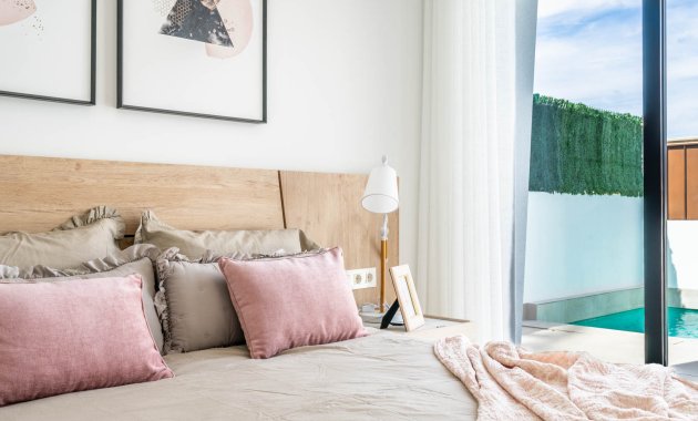 Obra nueva - Independiente / Villa -
Roldán