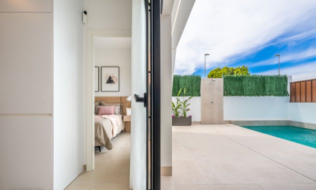 Obra nueva - Independiente / Villa -
Roldán