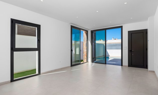 Neue Gebäude - Hochbungalow -
Pilar de la Horadada