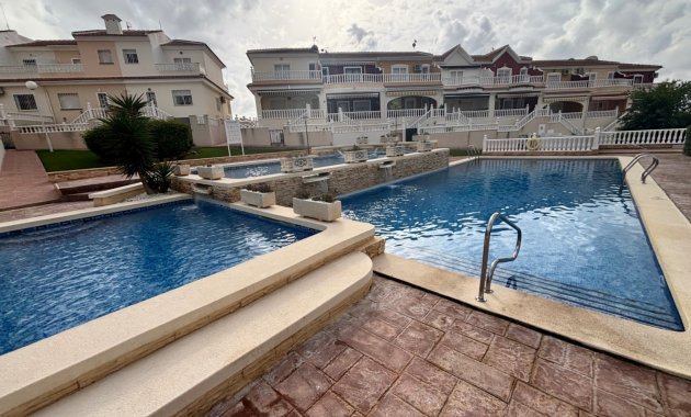 Herverkoop - Rijwoning -
Benijofar - Monte Azul