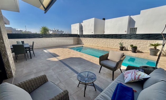 Neue Gebäude - Freistehend / Villa -
Benijofar