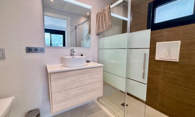 Neue Gebäude - Freistehend / Villa -
Benijofar