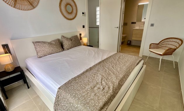 Neue Gebäude - Freistehend / Villa -
Benijofar