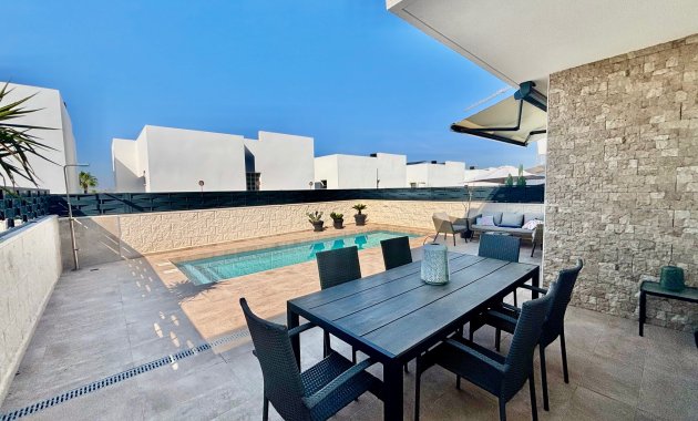 Neue Gebäude - Freistehend / Villa -
Benijofar