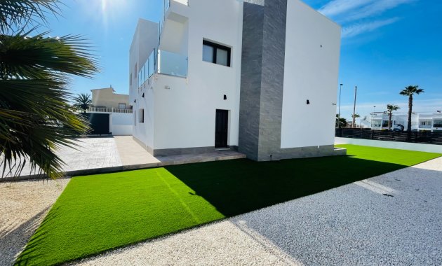 Obra nueva - Independiente / Villa -
Torrevieja