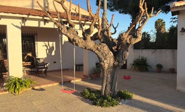 Herverkoop - Geschakelde Villa -
Dolores