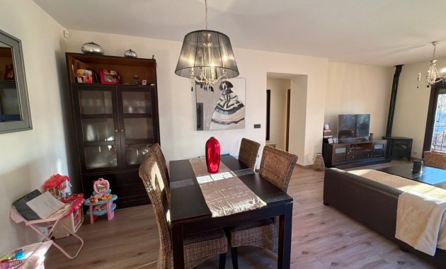 Herverkoop - Geschakelde Villa -
Dolores