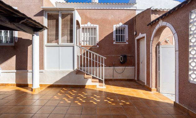 Herverkoop - Vrijstaande woning / Villa -
Torrevieja - Urbanización San Luis