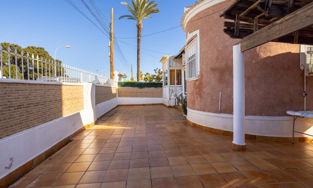 Herverkoop - Vrijstaande woning / Villa -
Torrevieja - Urbanización San Luis