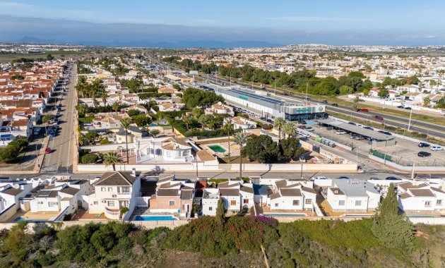 Herverkoop - Vrijstaande woning / Villa -
Torrevieja - Urbanización San Luis