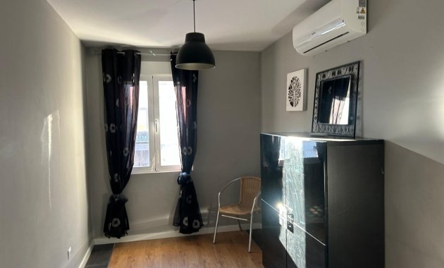 Herverkoop - Rijwoning -
Benejúzar