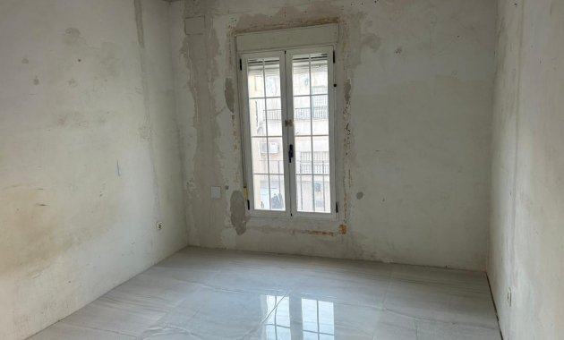 Herverkoop - Rijwoning -
Benejúzar