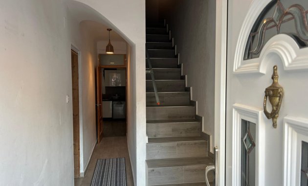 Herverkoop - Rijwoning -
Benejúzar