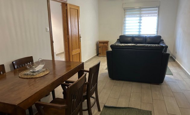 Herverkoop - Rijwoning -
Benejúzar