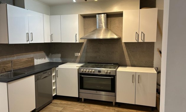 Herverkoop - Rijwoning -
Benejúzar