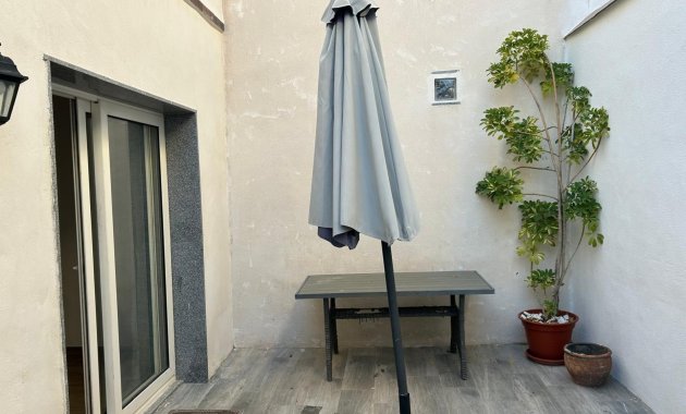 Herverkoop - Rijwoning -
Benejúzar