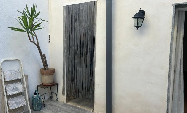 Herverkoop - Rijwoning -
Benejúzar