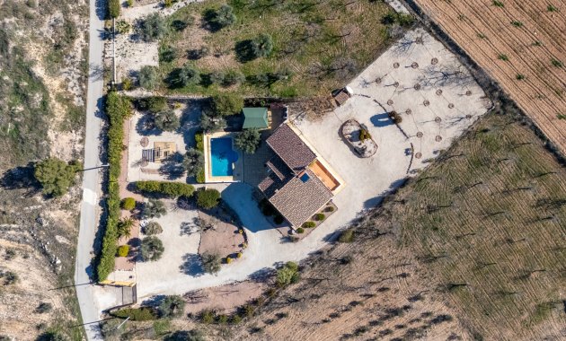 Herverkoop - Finca   -
La Zarza