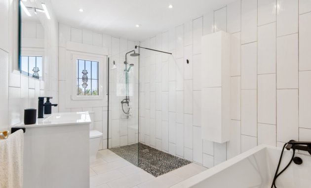 Herverkoop - Landhuis -
Catral