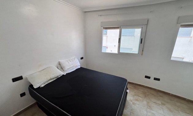 Reventa - Casa adosada -
Guardamar del Segura - Urbanizaciones