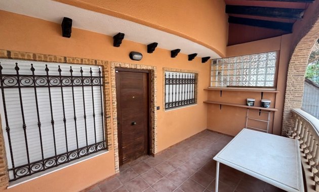 Reventa - Casa adosada -
Guardamar del Segura - Urbanizaciones