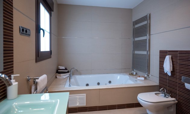 Herverkoop - Vrijstaande woning / Villa -
Avileses