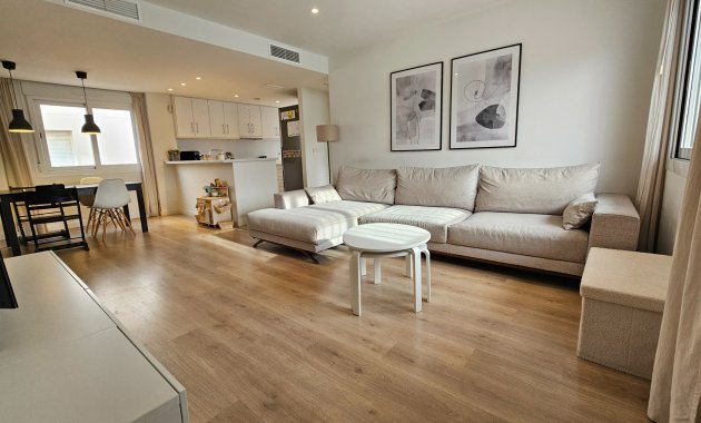 Herverkoop - Vrijstaande woning / Villa -
Torrevieja