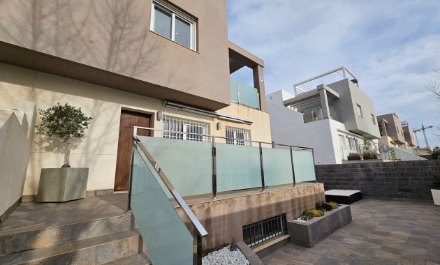 Herverkoop - Vrijstaande woning / Villa -
Torrevieja