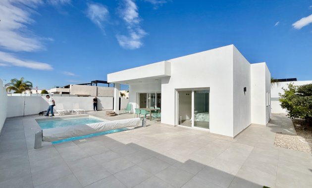 Neue Gebäude - Freistehend / Villa -
Benijofar