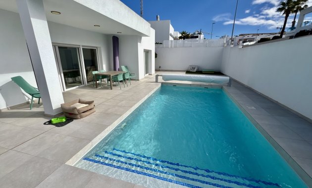 Neue Gebäude - Freistehend / Villa -
Benijofar