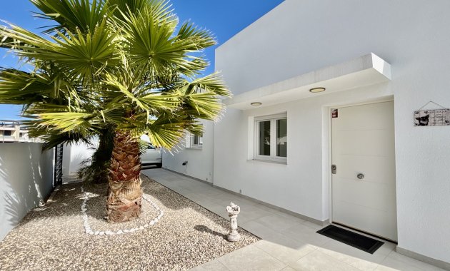 Neue Gebäude - Freistehend / Villa -
Benijofar