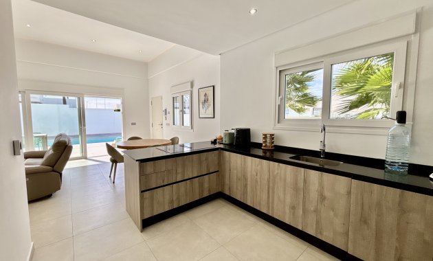 Neue Gebäude - Freistehend / Villa -
Benijofar