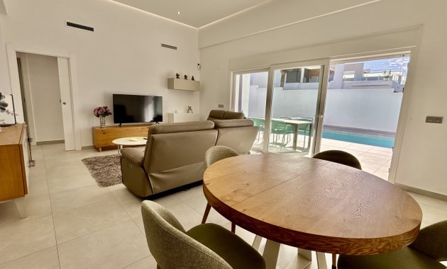 Neue Gebäude - Freistehend / Villa -
Benijofar