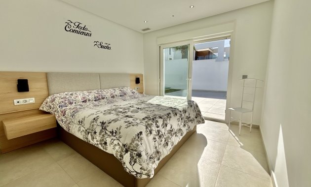 Neue Gebäude - Freistehend / Villa -
Benijofar