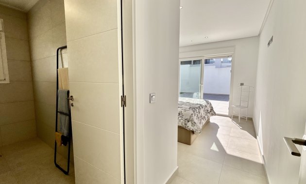 Neue Gebäude - Freistehend / Villa -
Benijofar