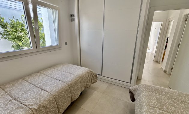 Neue Gebäude - Freistehend / Villa -
Benijofar