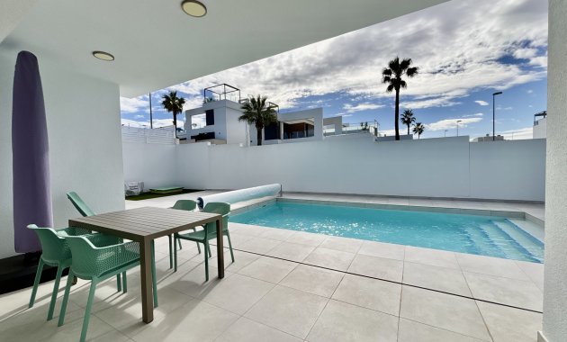 Neue Gebäude - Freistehend / Villa -
Benijofar