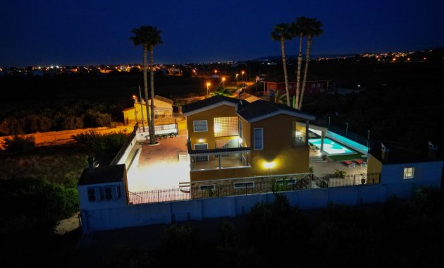 Resale - Finca   -
Orihuela