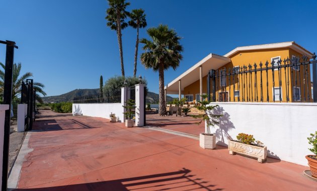 Resale - Finca   -
Orihuela