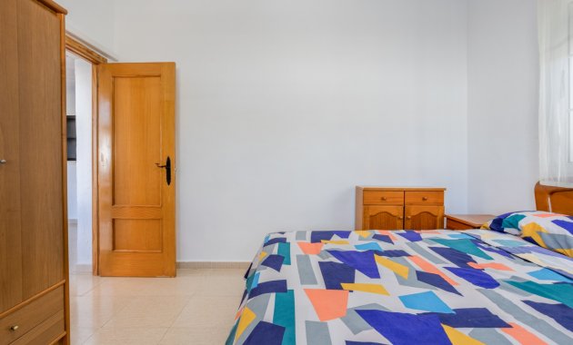 Herverkoop - Vrijstaande woning / Villa -
Torrevieja - Urbanización San Luis