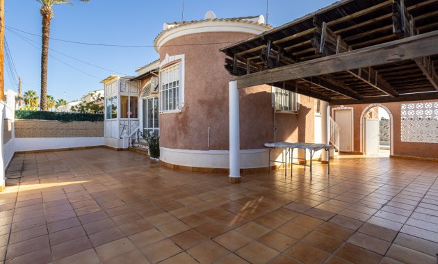 Herverkoop - Vrijstaande woning / Villa -
Torrevieja - Urbanización San Luis