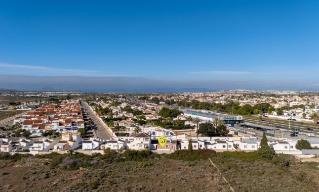 Herverkoop - Vrijstaande woning / Villa -
Torrevieja - Urbanización San Luis
