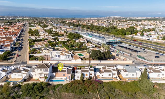 Herverkoop - Vrijstaande woning / Villa -
Torrevieja - Urbanización San Luis