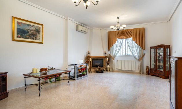 Herverkoop - Vrijstaande woning / Villa -
Bigastro - Villas Andrea