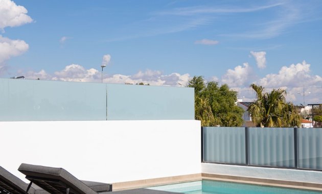 Herverkoop - Geschakelde Villa -
Dolores