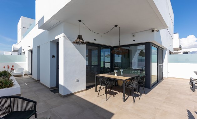 Herverkoop - Geschakelde Villa -
Dolores